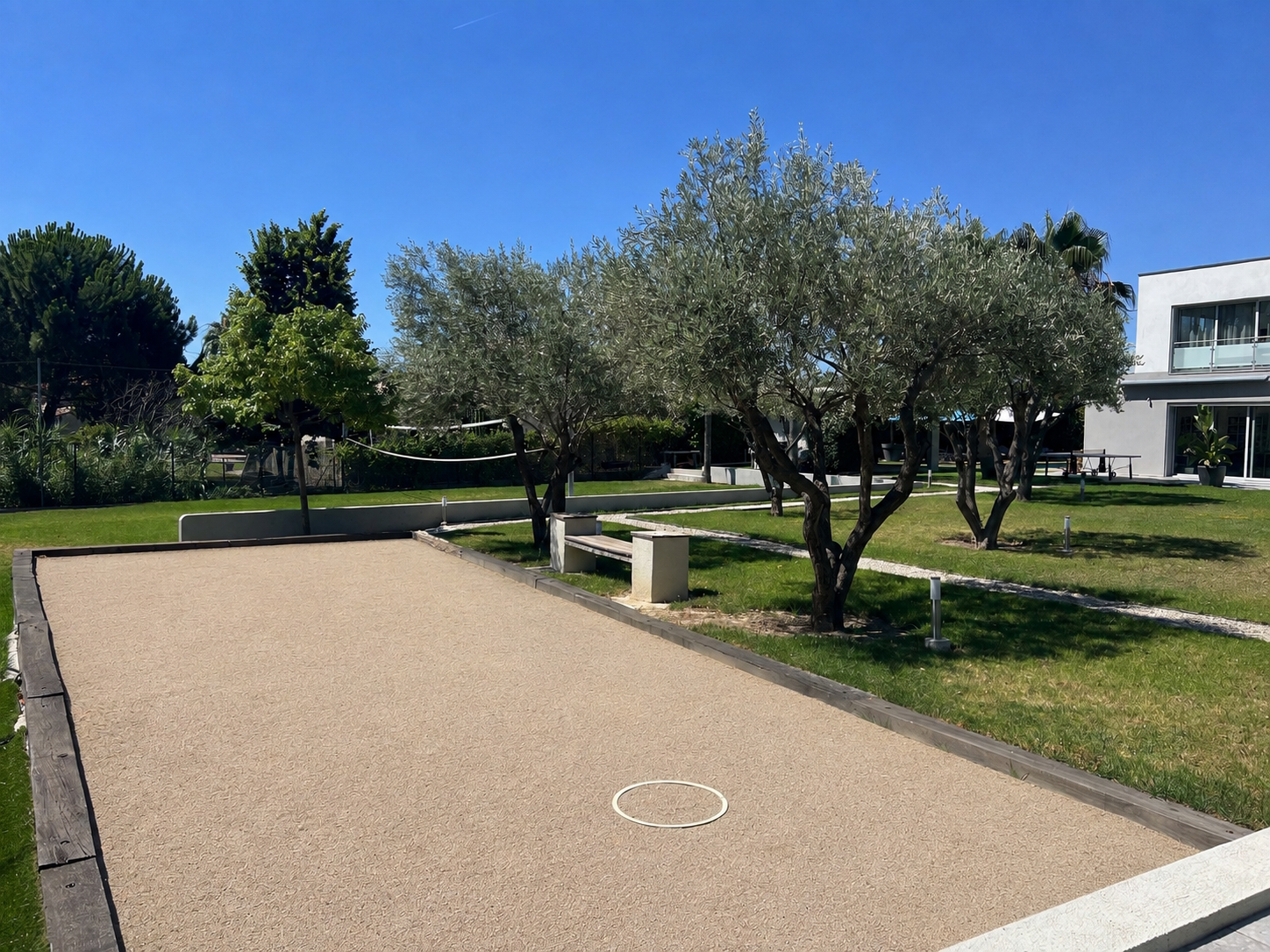 Jardin d'oliviers et boulodrome - location jardin Nice